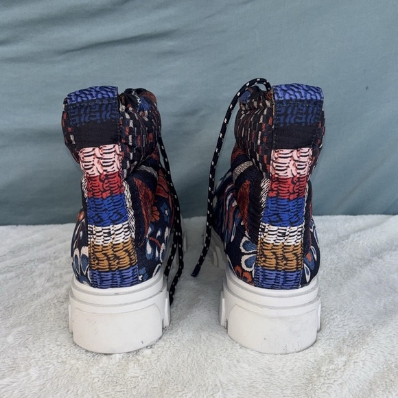 EUC FARM RIO Lug Sole Puffer Booties Pineapple Flower Women Quilted 6.5 Orange - Picture 6 of 8